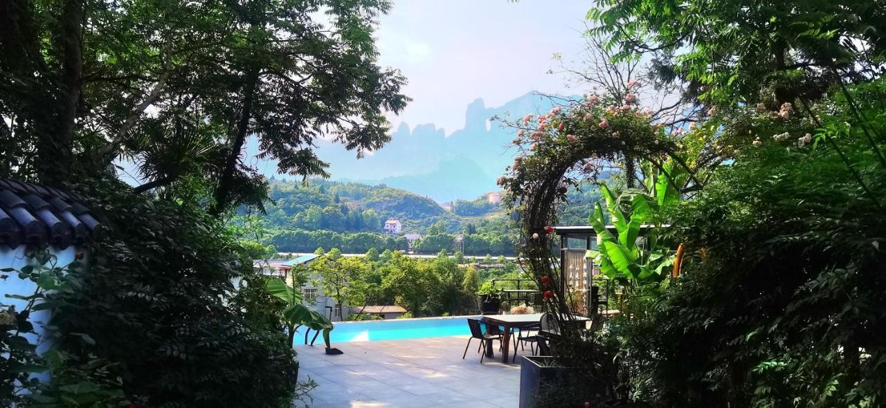 Tujia Folk Houses Zhangjiajie Bagian luar foto